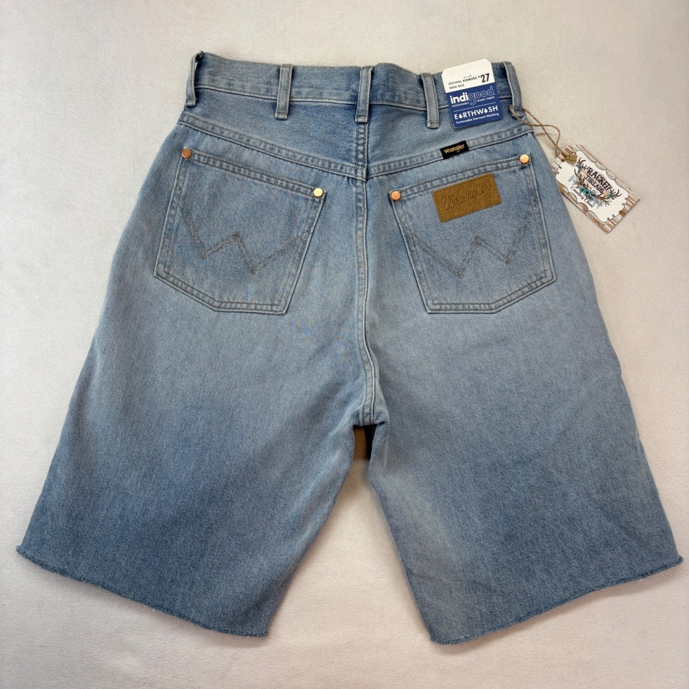 Wrangler High Rise Festival Bermuda Shorts Light‎ Wash Distressed Denim W27 NEW